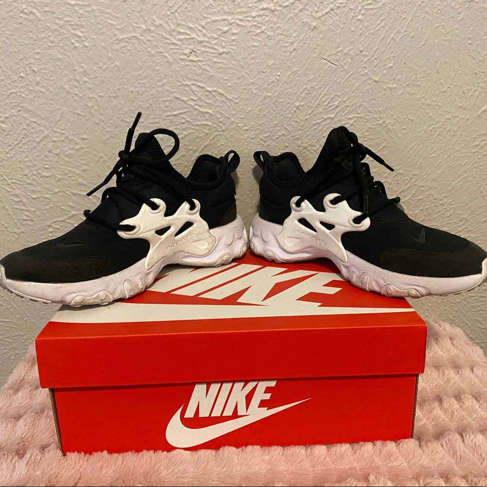 Nike React Presto in grade school size 5Y or women’s 6.5